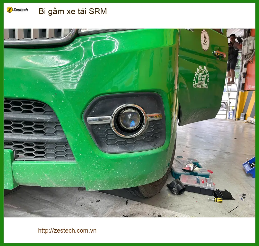 Bác Cường lắp bi gầm xe tải SRM vì đèn zin yếu khi vận chuyển hàng hóa tại Nhà Bè ảnh thực tế 2