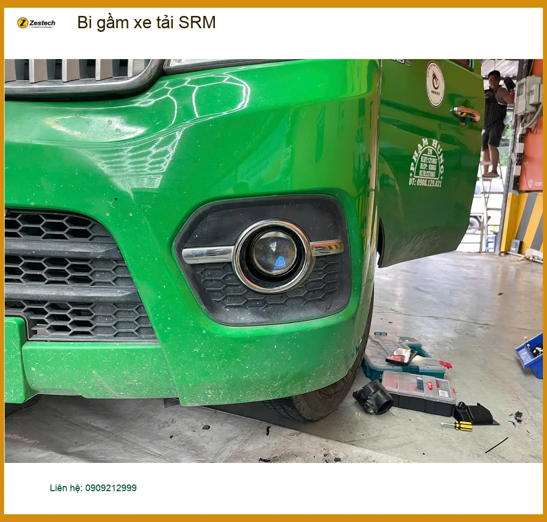 Anh Quang lắp bi gầm SRM T20 tại Quận 12 để cải thiện tầm nhìn khi lái xe ban đêm