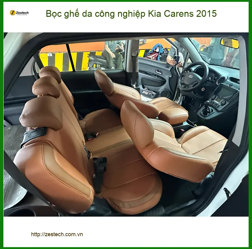 Chị Thúy bọc ghế da công nghiệp Kia Carens 2015 tại Quận 12 ảnh thực tế 2
