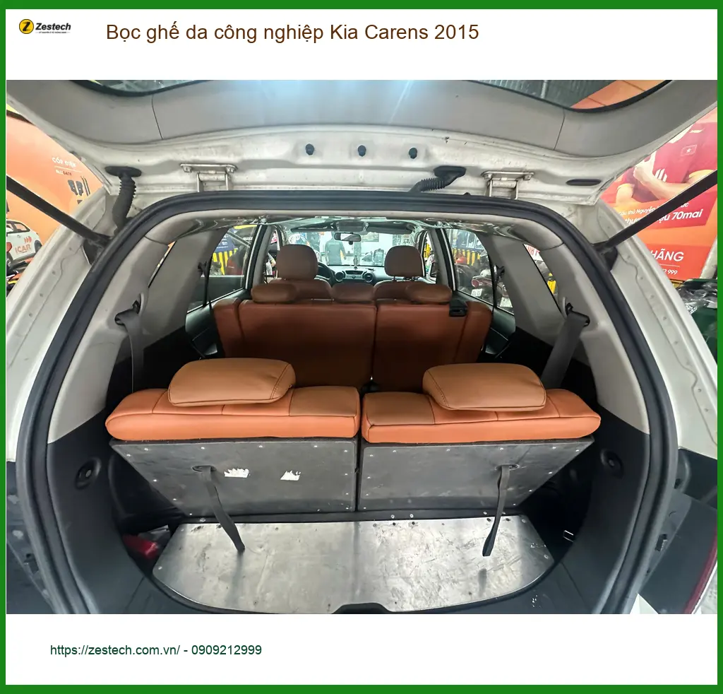 Chị Thảo bọc ghế da công nghiệp Kia Carens 2015 Quận 1 để nội thất luôn sạch đẹp