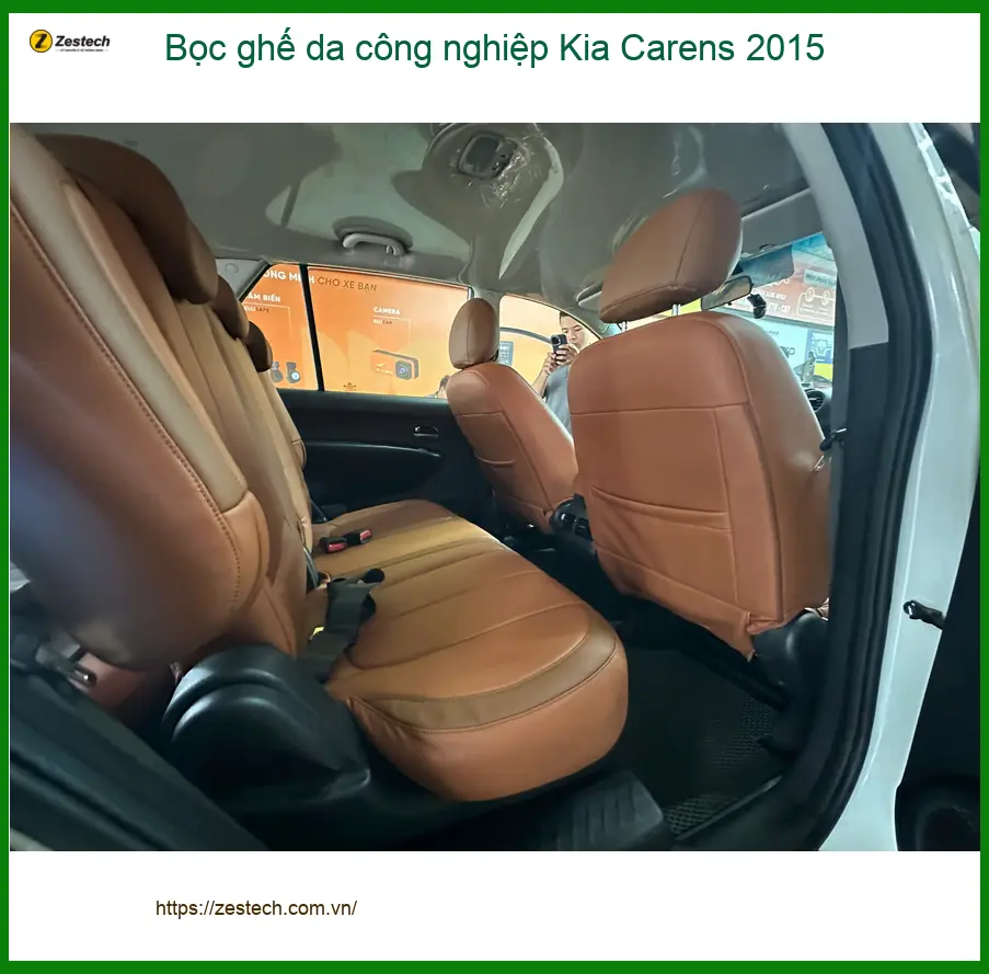 Chị Thảo bọc ghế da công nghiệp Kia Carens 2015 Quận 1 để nội thất luôn sạch đẹp ảnh thực tế 4