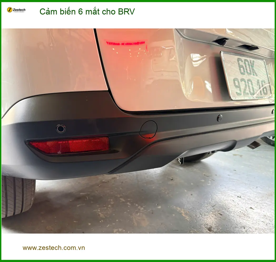 Chú Minh lắp cảm biến 6 mắt cho Honda BRV tại Quận 6 để lái xe an toàn hơn ảnh thực tế 5