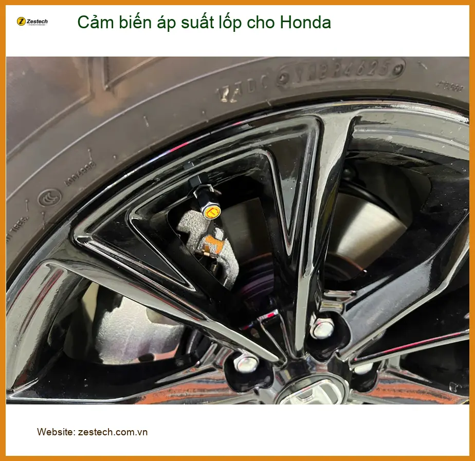 Anh Khải lắp cảm biến áp suất lốp cho Honda CR-V tại Thủ Đức để theo dõi lốp an toàn hơn