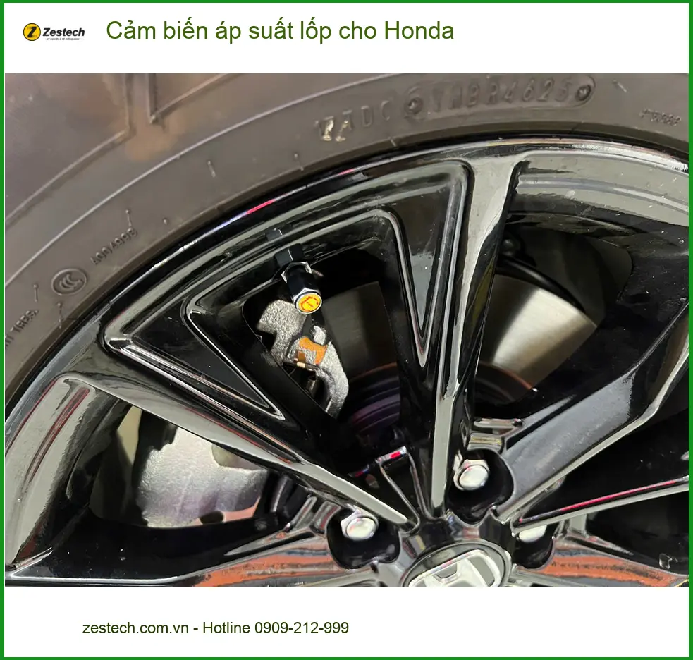Chú Minh lắp cảm biến áp suất lốp cho Honda CRV tại Cần Giờ để an tâm lái xe đường dài