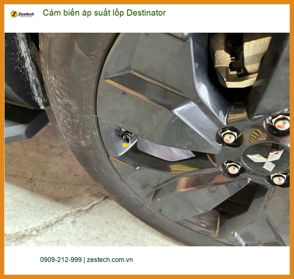 Anh Khải lắp Cảm biến áp suất lốp Destinator cho Mazda 3 tại Bình Chánh