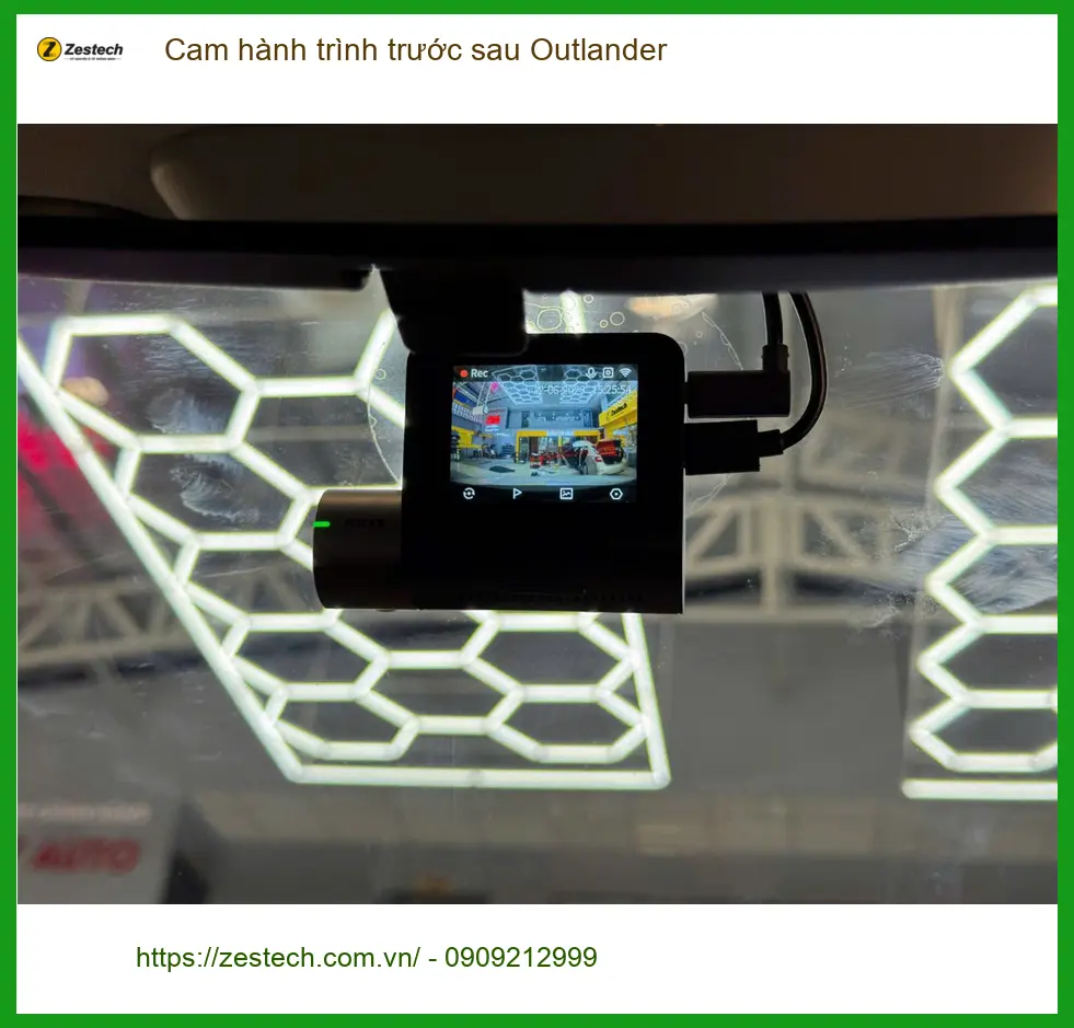 Anh Khải lắp cam hành trình trước sau Outlander tại Quận 5 để an tâm lái xe ảnh thực tế 3
