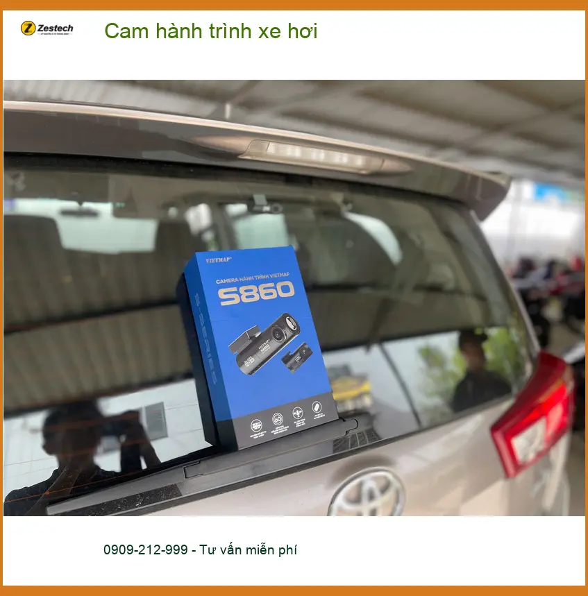Chị Loan lắp cam hành trình Hyundai Santa Fe tại Hóc Môn để an tâm lái xe