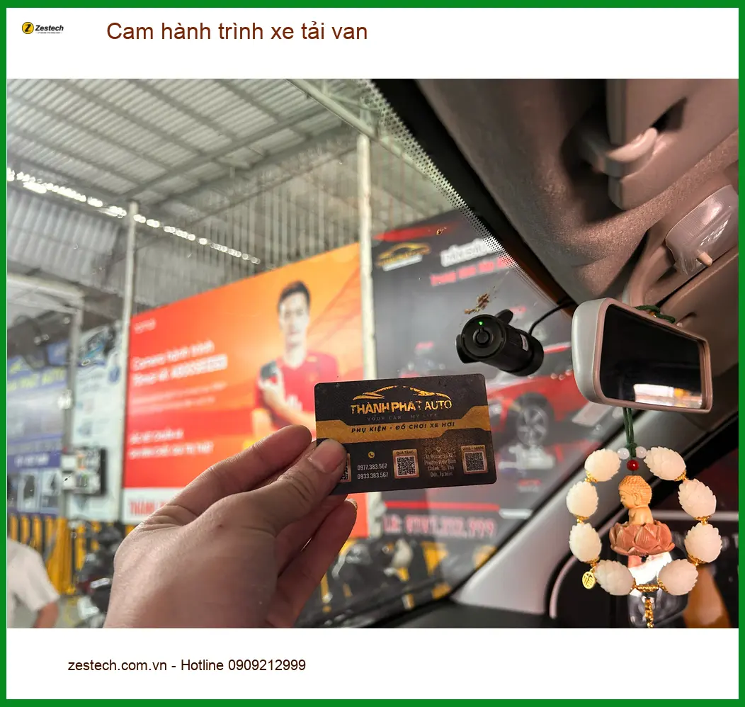 Anh Minh Khôi lắp cam hành trình xe tải van Hyundai Solati Quận Tân Phú để ghi hình an toàn ảnh thực tế 3