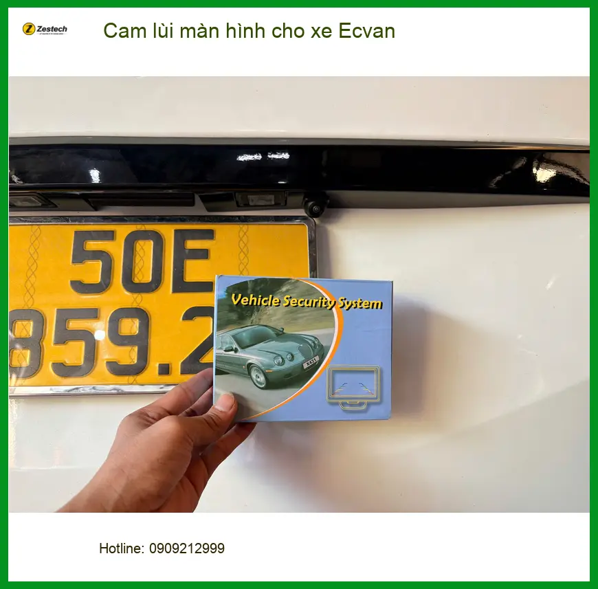 Chú Long lắp cam lùi màn hình cho xe Ecvan tại Củ Chi để an toàn khi đỗ xe