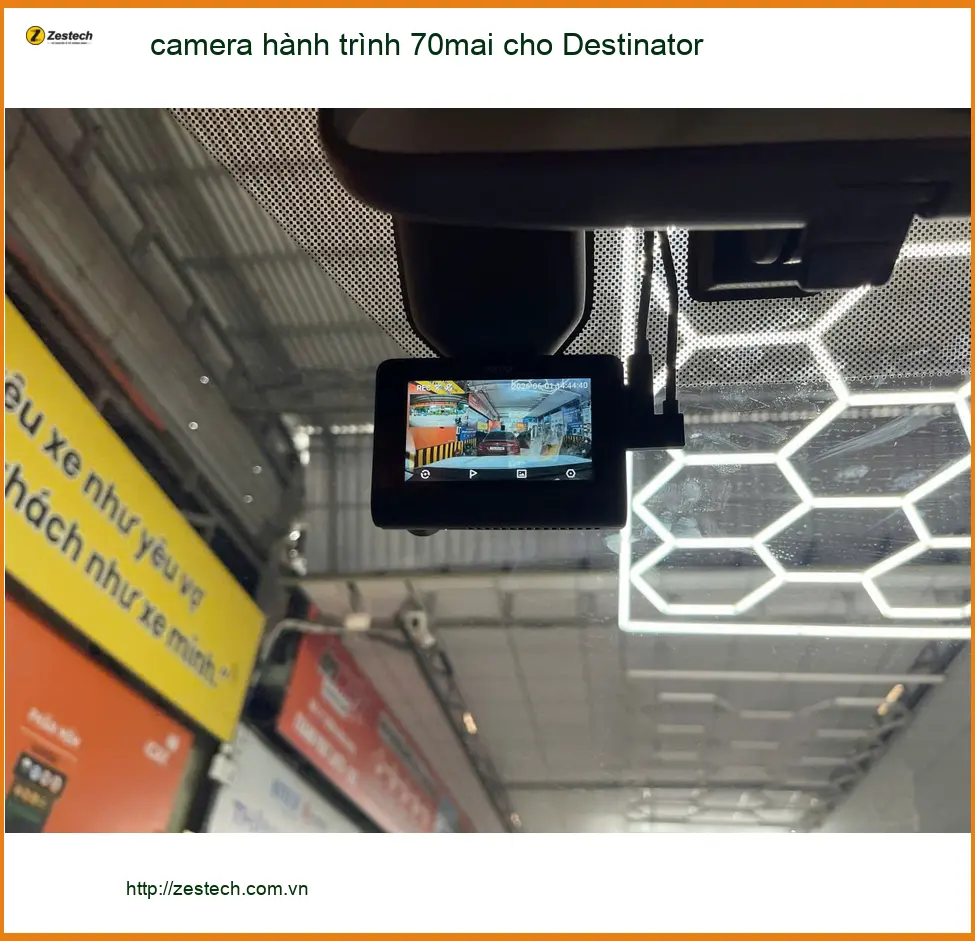Anh Thành lắp camera hành trình 70mai cho Nissan Navara ở Quận 9