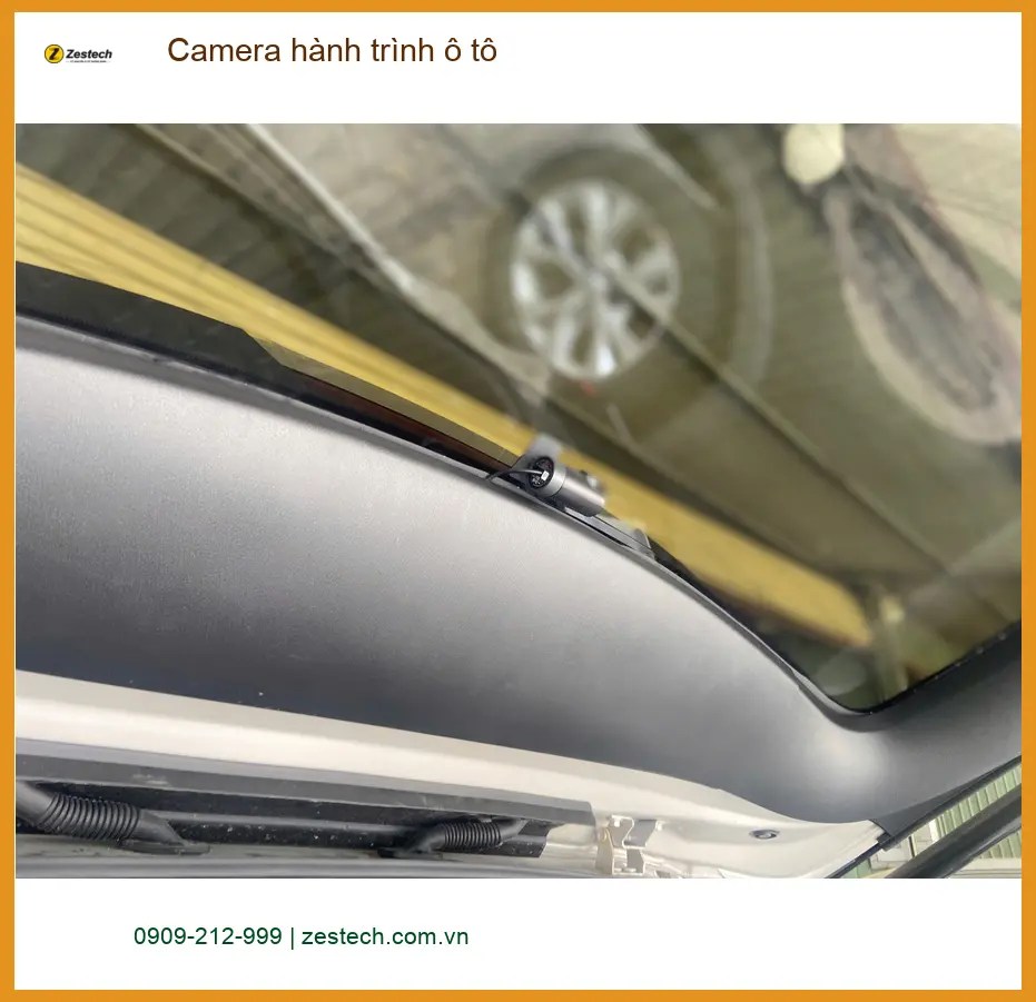 Chị Thảo lắp Camera hành trình ô tô Honda CRV tại Quận 9 tránh rủi ro va chạm ảnh thực tế 2