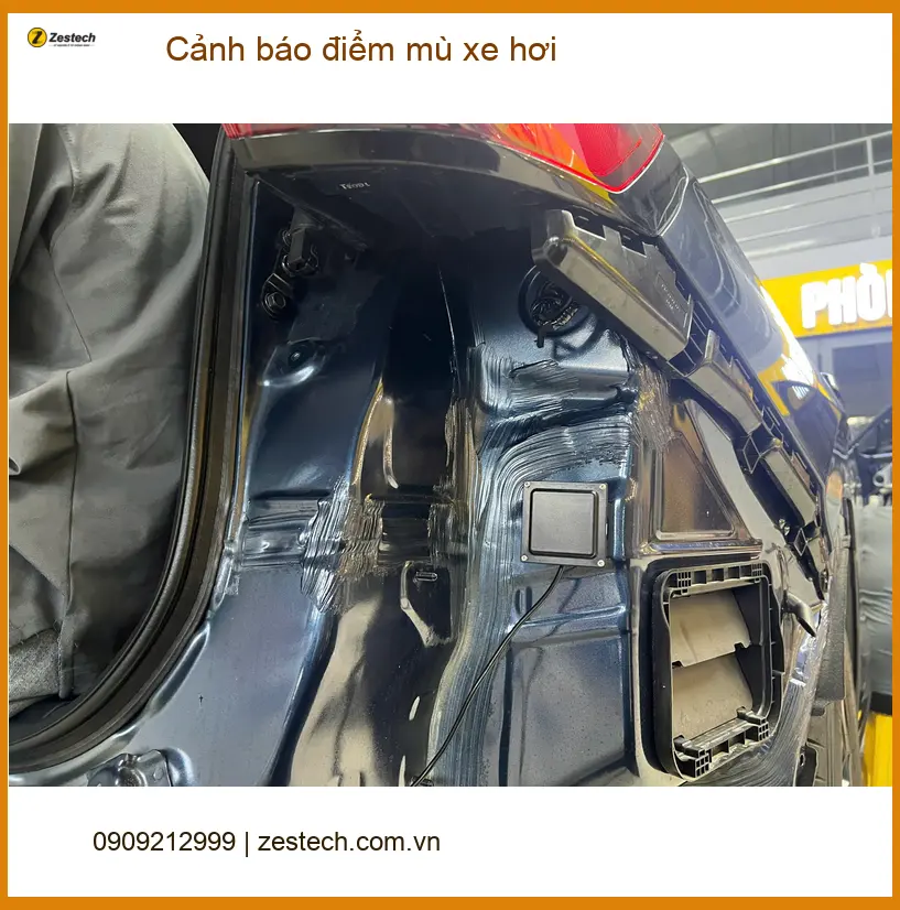 Anh Tùng lắp cảnh báo điểm mù xe hơi cho Kia Carnival tại Hóc Môn ảnh thực tế 2