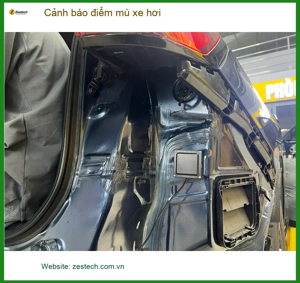 Anh Long lắp cảnh báo điểm mù Kia Sorento tại Thủ Đức tránh va chạm. ảnh thực tế 4