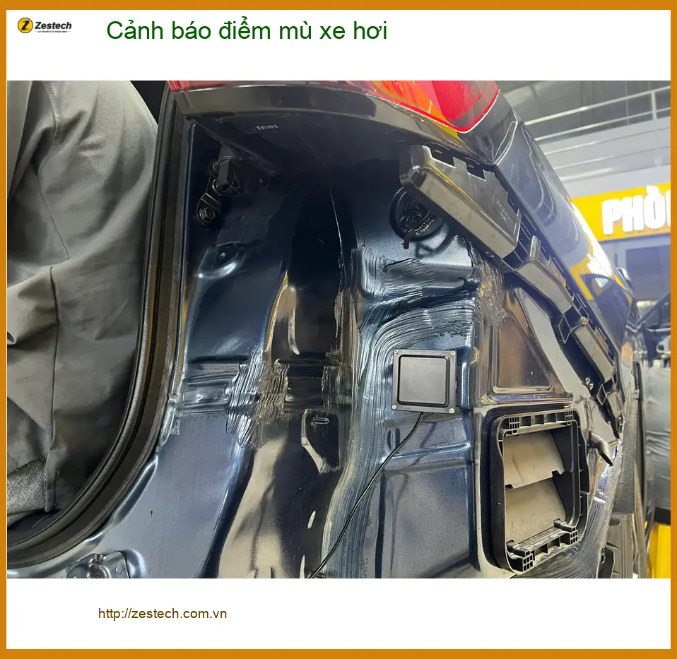Chú Tấn lắp cảnh báo điểm mù cho Hyundai Accent Quận 12 đi đường an toàn