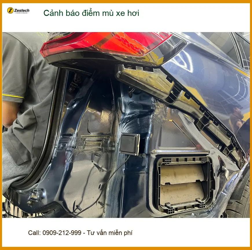 Chú Tấn lắp cảnh báo điểm mù cho Hyundai Accent Quận 12 đi đường an toàn ảnh thực tế 2