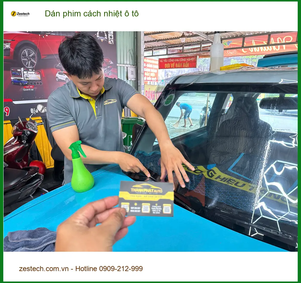 Chị Mai Anh dán phim cách nhiệt ô tô Hyundai Accent tránh nóng gay gắt tại Quận 10