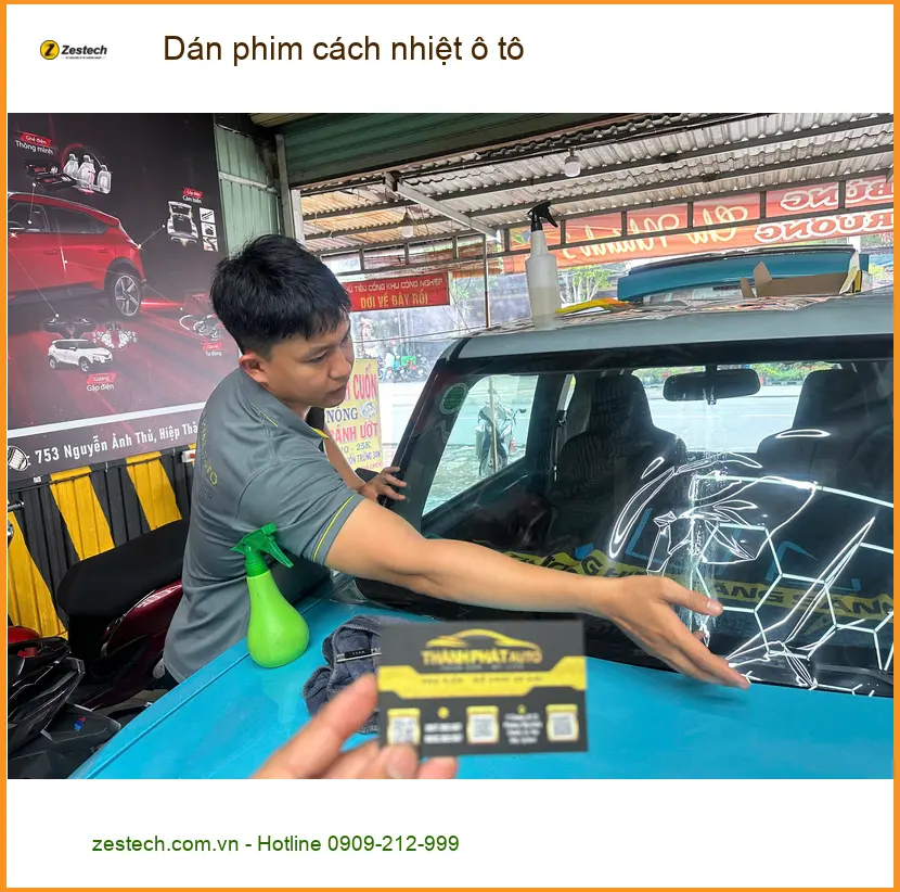 Chị Mai Anh dán phim cách nhiệt ô tô Hyundai Accent tránh nóng gay gắt tại Quận 10 ảnh thực tế 2
