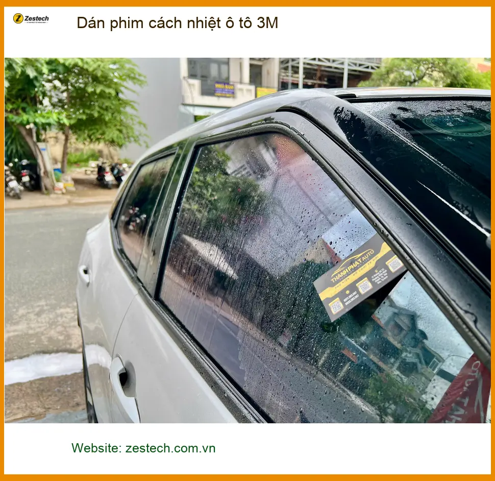 Chị Thuý dán phim cách nhiệt ô tô 3M cho Hyundai Creta tại Quận 9 để chống nóng mùa hè