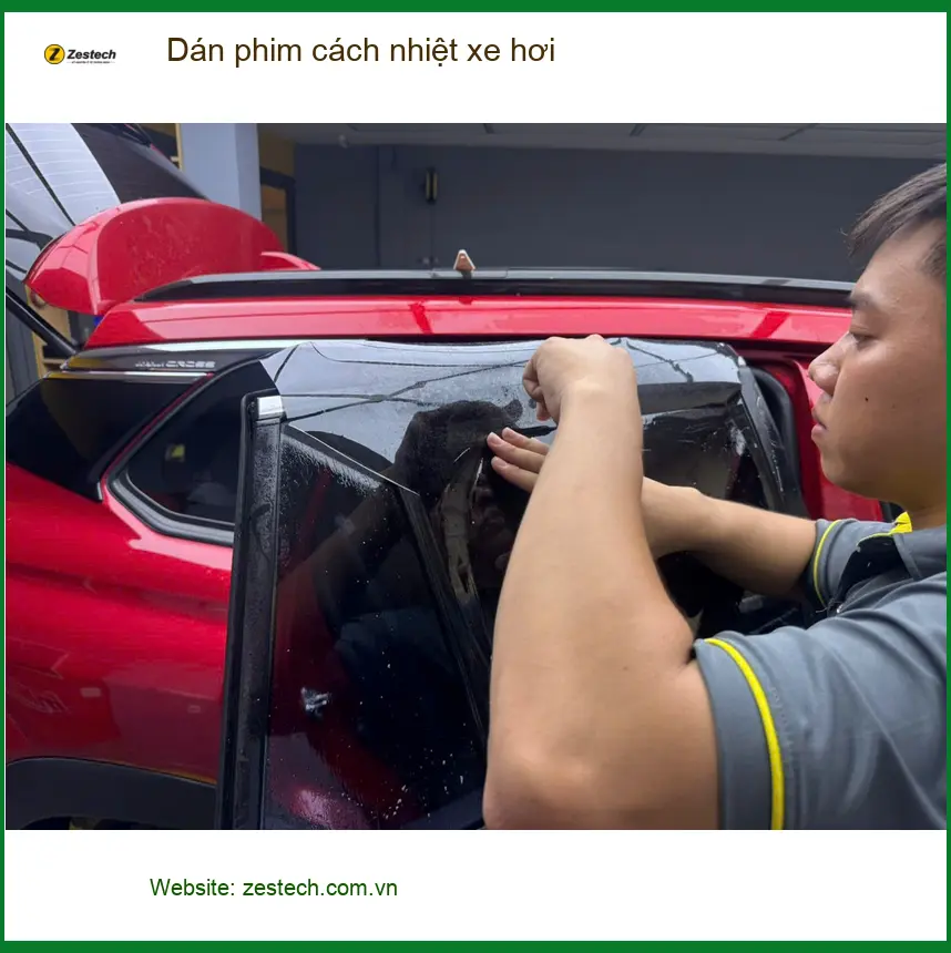 Anh Bảo dán phim cách nhiệt xe Hyundai Accent tại Quận Tân Phú chuẩn bị nắng nóng gay gắt ảnh thực tế 4
