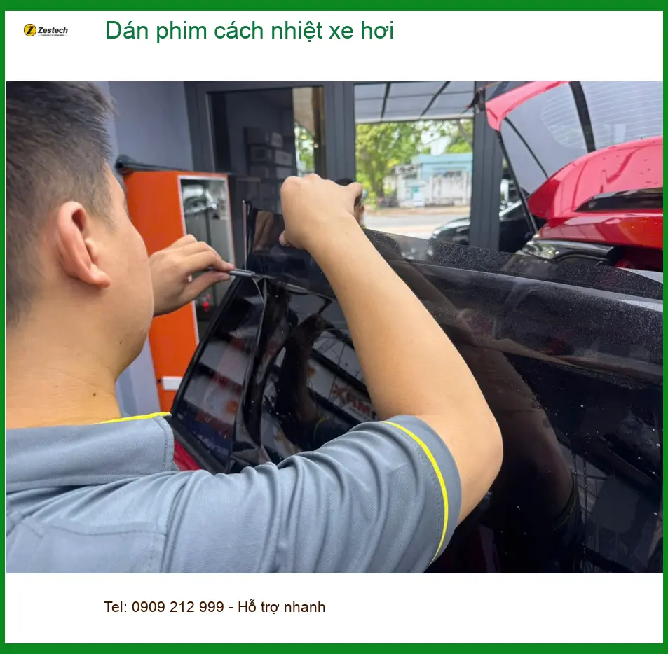 Anh Đạt dán phim cách nhiệt xe hơi Hyundai Accent tại Quận 5 để chống nóng mùa hè
