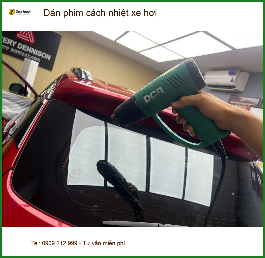 Chị Thảo dán phim cách nhiệt xe hơi Hyundai Creta tại Củ Chi để chống nóng hiệu quả