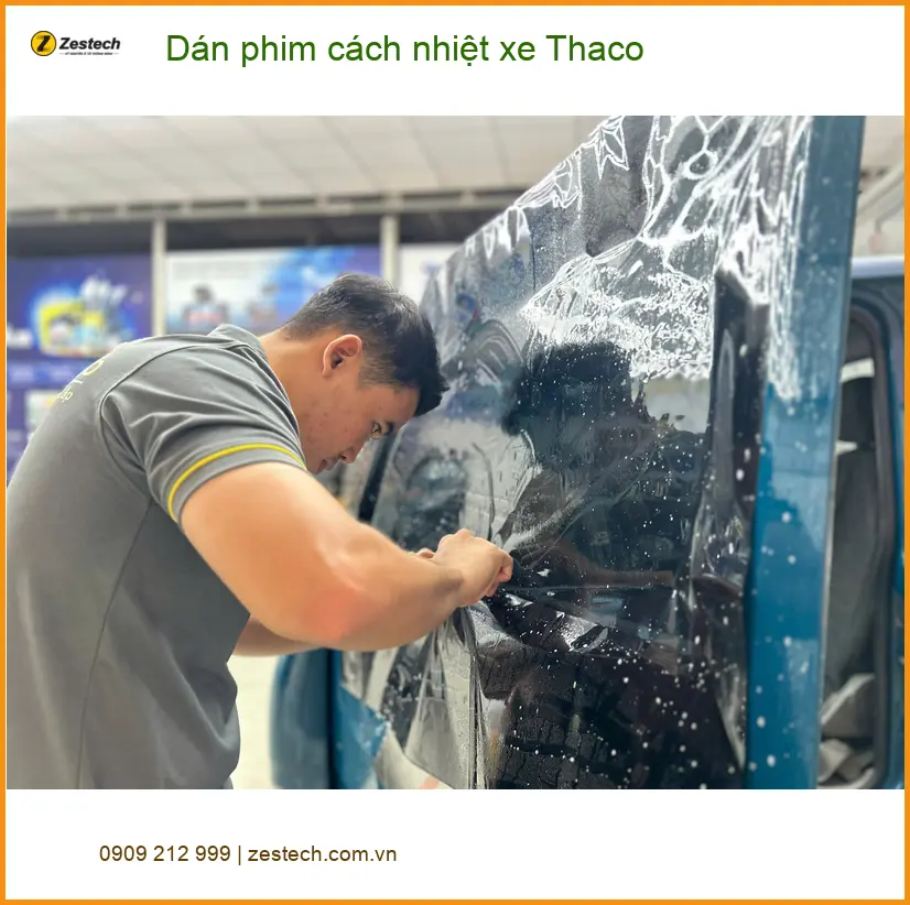 Chú Kiên dán phim cách nhiệt xe Thaco tại Quận 12 chống nóng hiệu quả ảnh thực tế 3