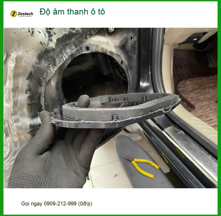 Chị Minh Thư độ âm thanh ô tô Hyundai Santa Fe ở Quận Bình Thạnh, nghe nhạc chất hơn