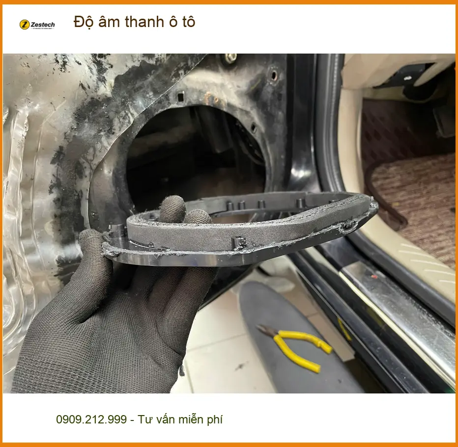 Anh Khang độ âm thanh ô tô Hyundai Santa Fe tại Quận 7, nghe nhạc đỉnh cao ảnh thực tế 4