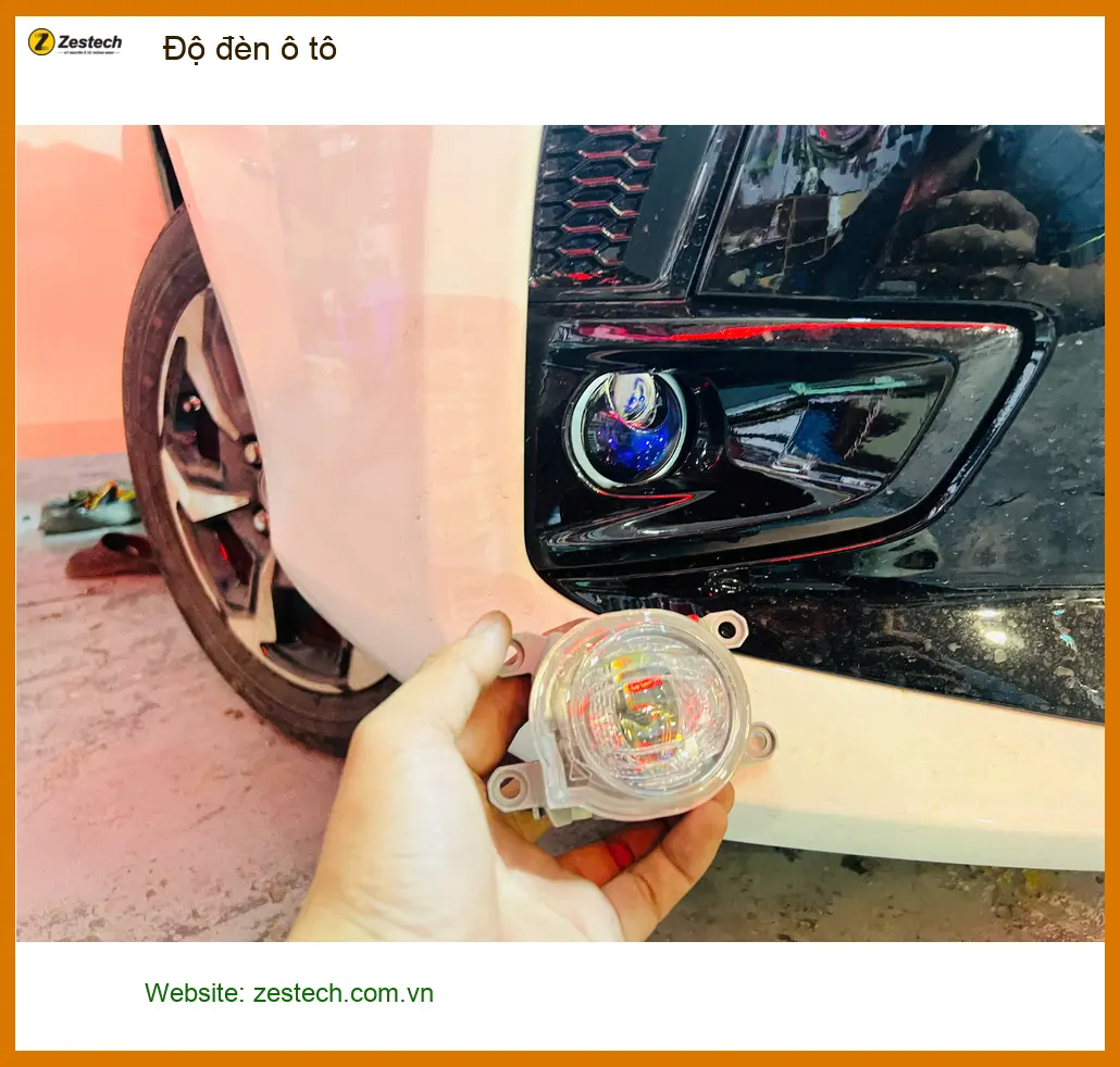 Anh Trường độ đèn ô tô Hyundai Santa Fe tại Hóc Môn vì đèn zin quá tối khi đi mưa ảnh thực tế 3