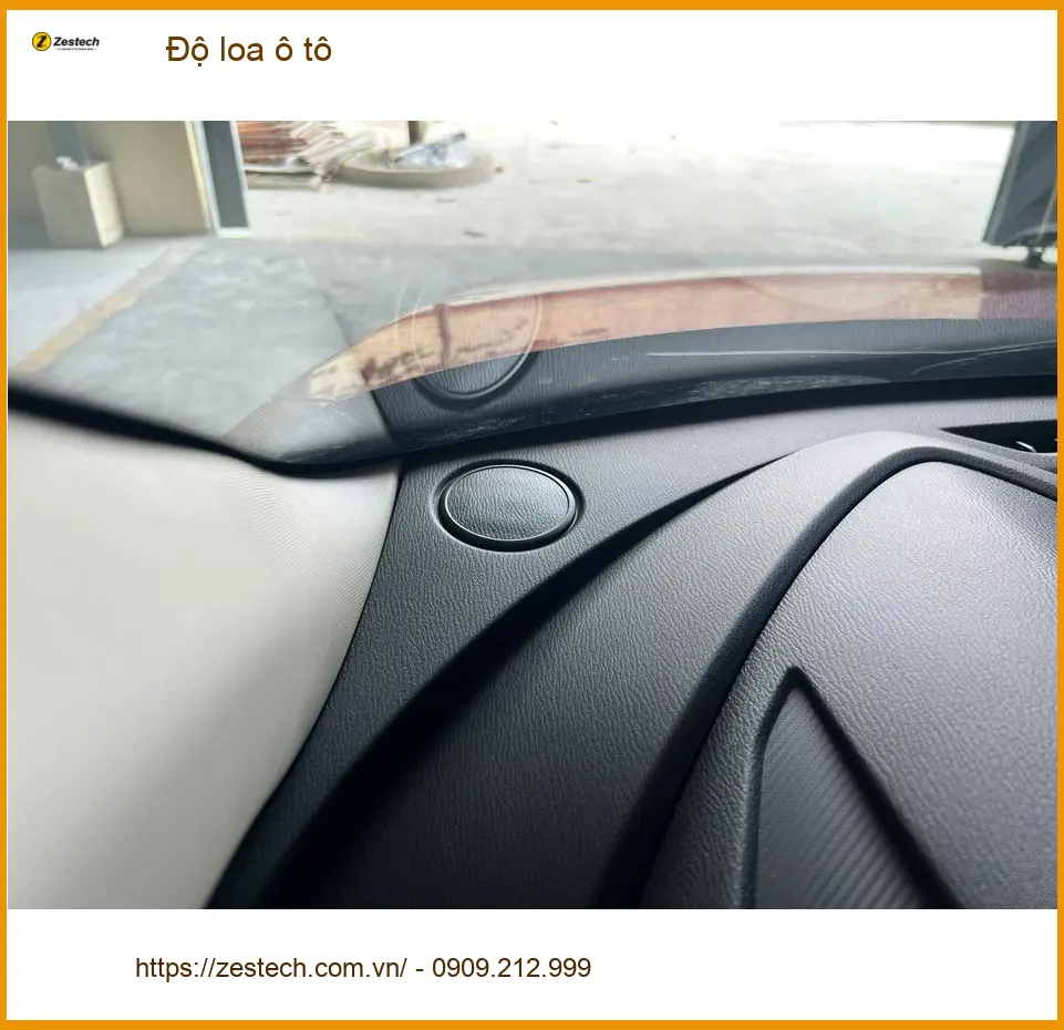 Anh Bảo độ loa ô tô Hyundai Accent tại Quận 3 vì loa zin thiếu bass ảnh thực tế 3