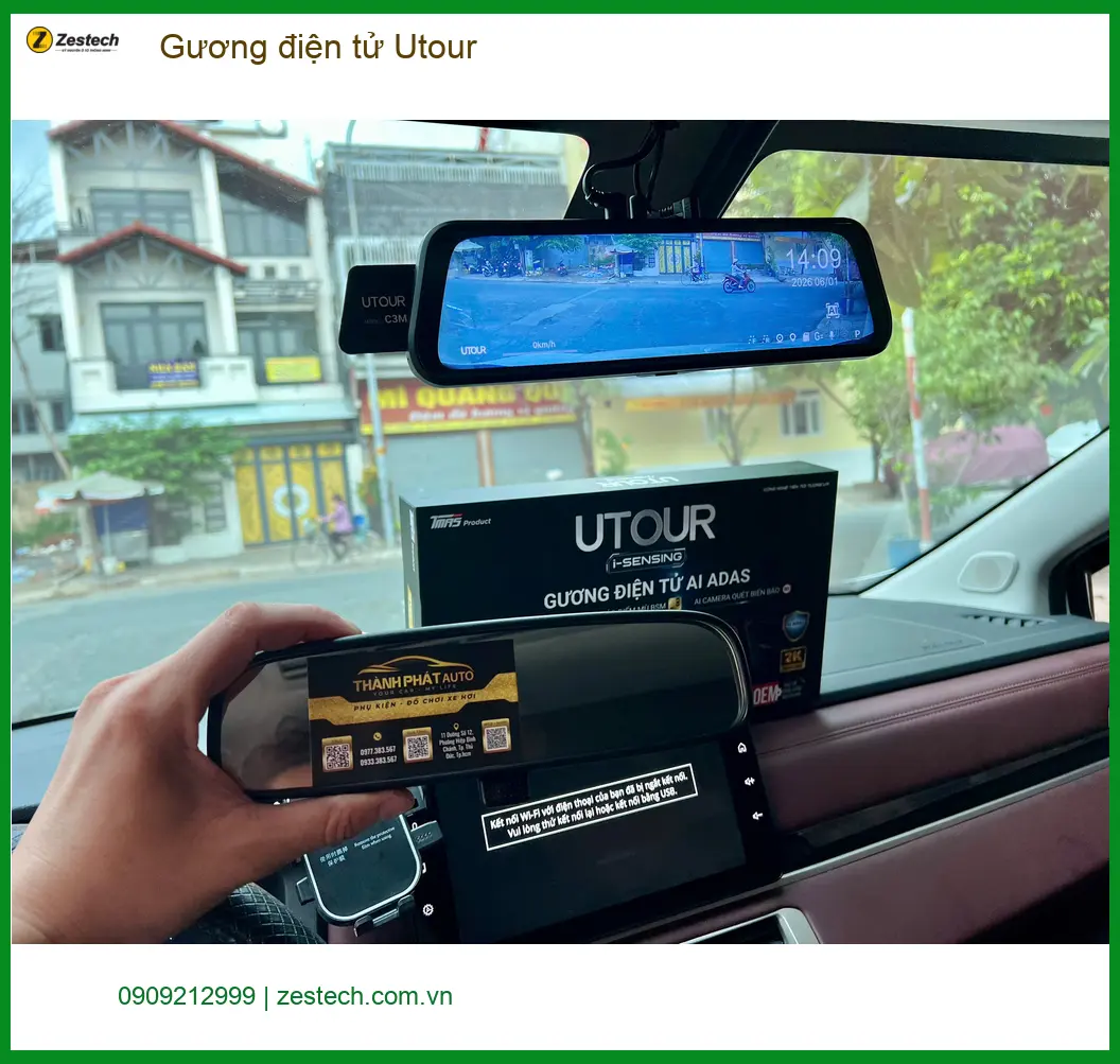Chị Thảo lắp gương điện tử Utour cho Mazda CX-5 tại Quận Thủ Đức cần tầm nhìn tốt