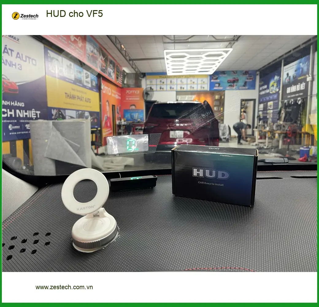 Chị Thảo lắp HUD cho VinFast VF5 tại Quận 12 để lái xe an toàn hơn ảnh thực tế 4