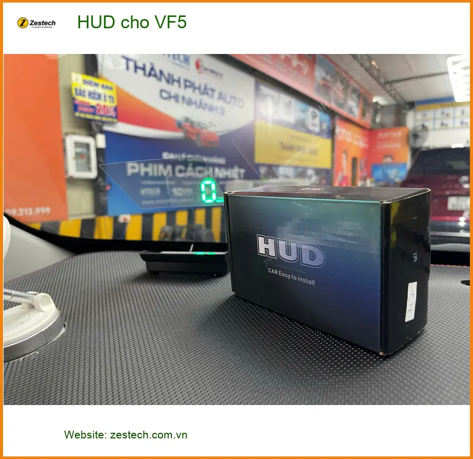Chú Long lắp HUD cho VinFast VF5 tại Quận 9 để hiển thị thông tin rõ ràng ảnh thực tế 3