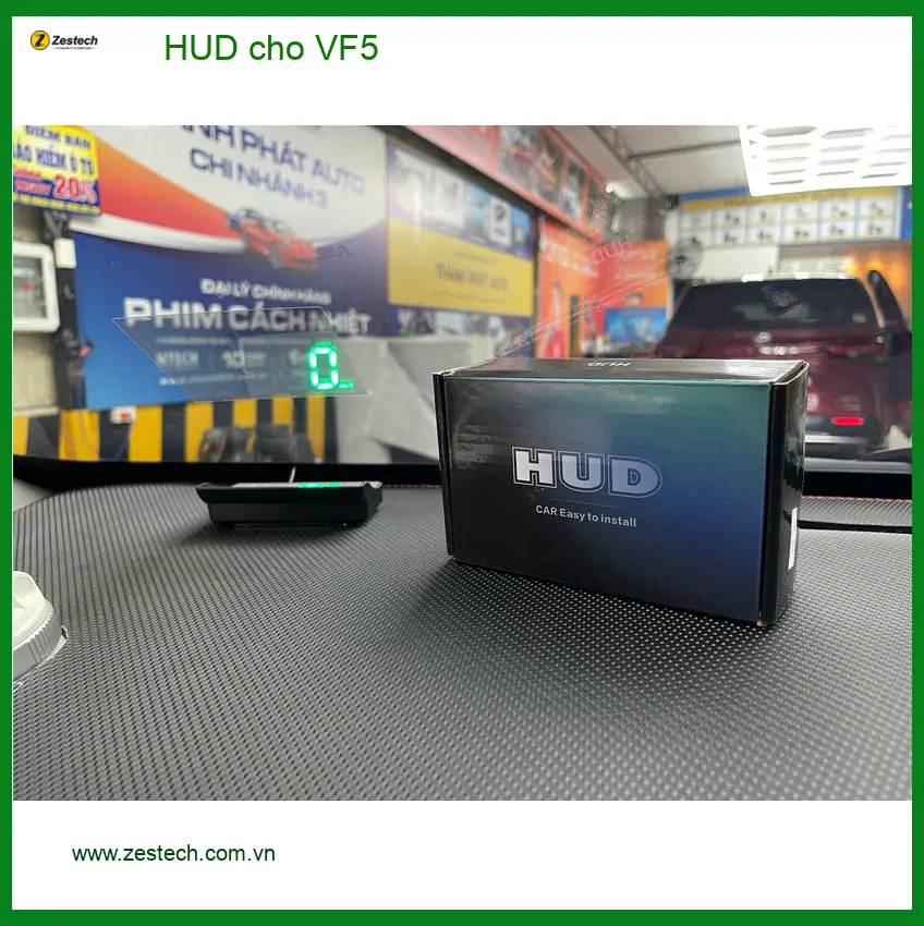 Anh Khang lắp HUD cho VF5 tại Quận Tân Phú để lái xe an toàn hơn