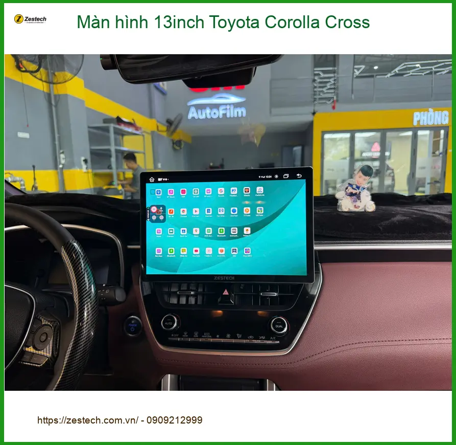 Cô Bình gắn màn hình 13inch Toyota Corolla Cross Quận 2 giải quyết nỗi lo con quấy khóc trên xe