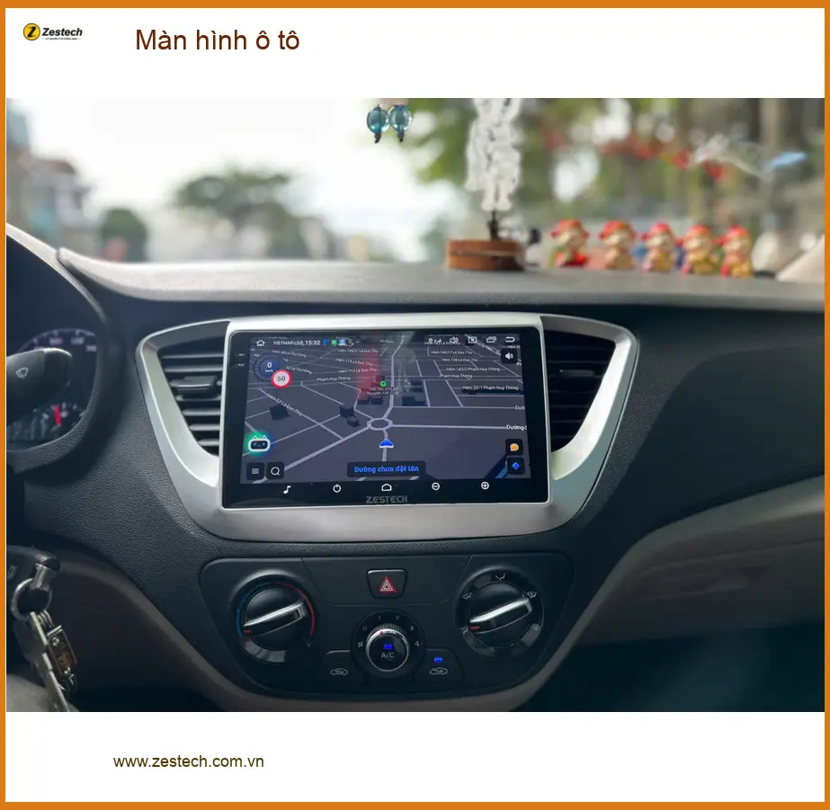 Chị Mai Anh lắp màn hình ô tô cho Honda Civic tại Quận 2 vì màn zin đã cũ