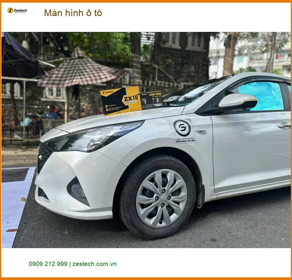Chị Mai Anh lắp màn hình ô tô cho Honda Civic tại Quận 2 vì màn zin đã cũ ảnh thực tế 2