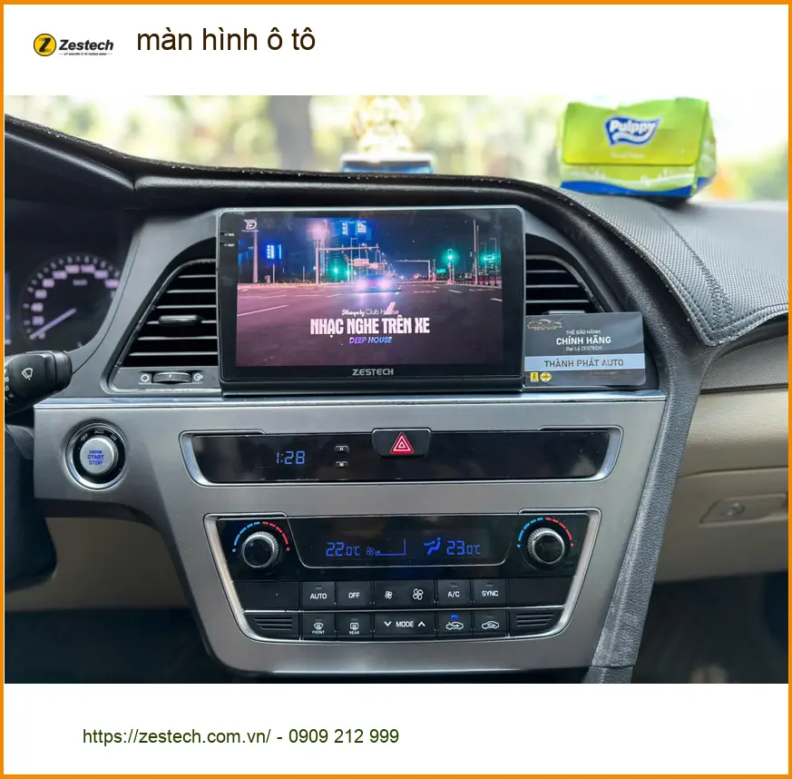 Chú Cường nâng cấp màn hình ô tô cho Hyundai Accent tại Quận Tân Phú