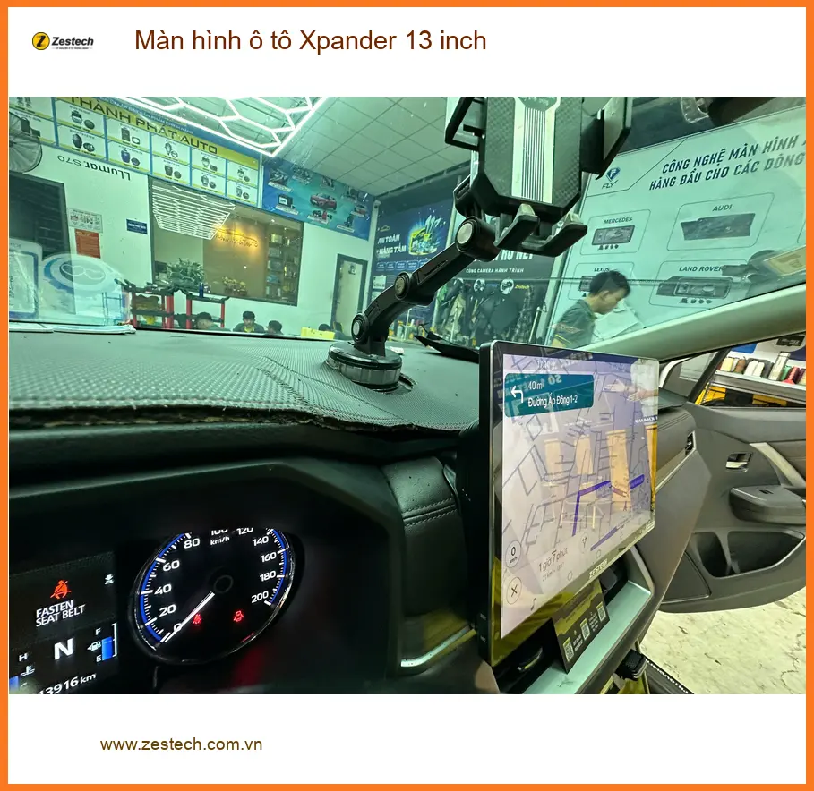 Anh Hưng lắp màn hình ô tô 13 inch cho Xpander để trải nghiệm giải trí mượt mà tại Quận 2 ảnh thực tế 2