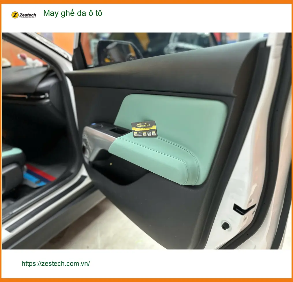 Chị Thảo may ghế da ô tô Hyundai Santa Fe tại Quận 2 để nội thất sang trọng hơn