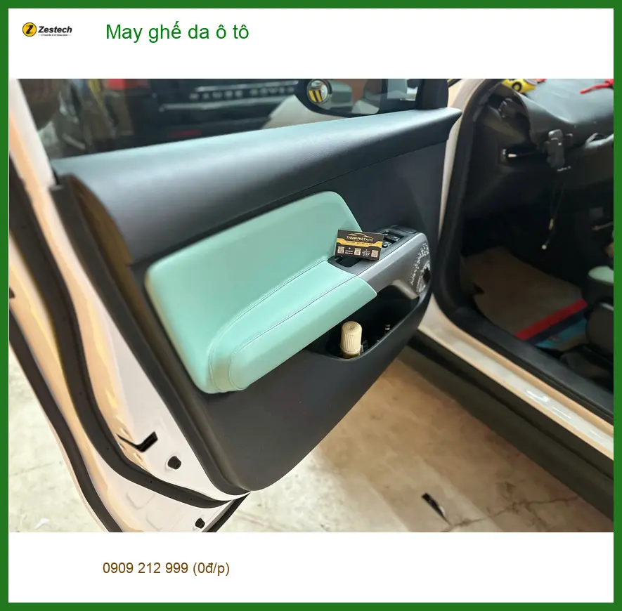 Anh Duy may ghế da ô tô cho Toyota Camry tại Quận 10 vì ghế cũ đã sờn rách