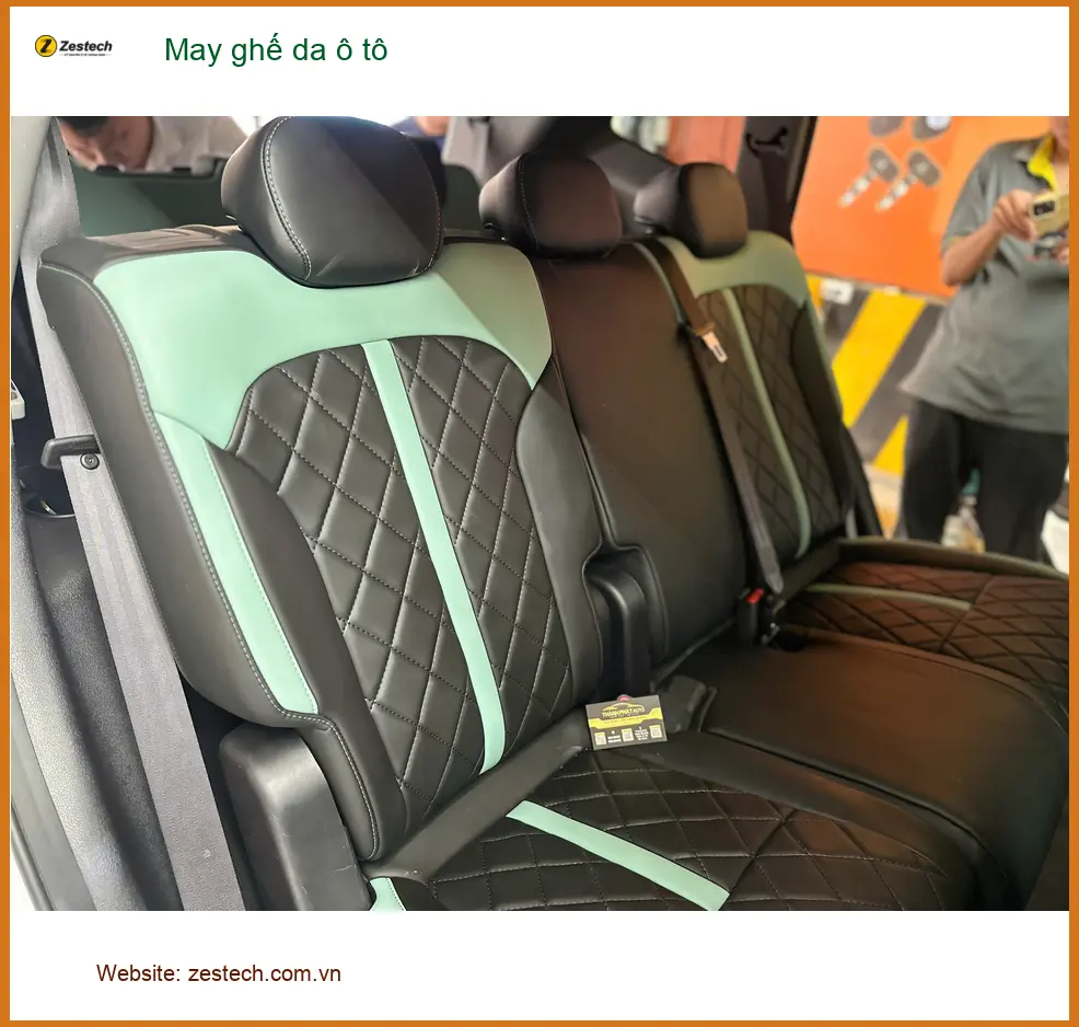 Anh Duy may ghế da ô tô cho Toyota Camry tại Quận 10 vì ghế cũ đã sờn rách ảnh thực tế 2