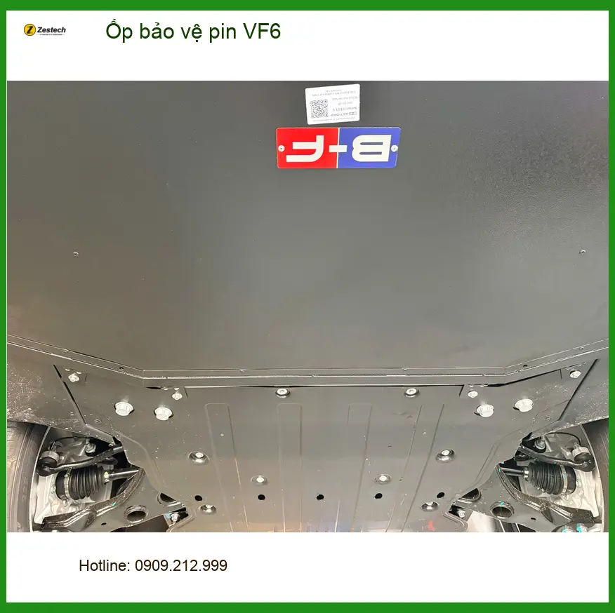Chị Thảo lắp ốp bảo vệ pin VF6 tại Quận 9 để tránh va đập gầm xe ảnh thực tế 5