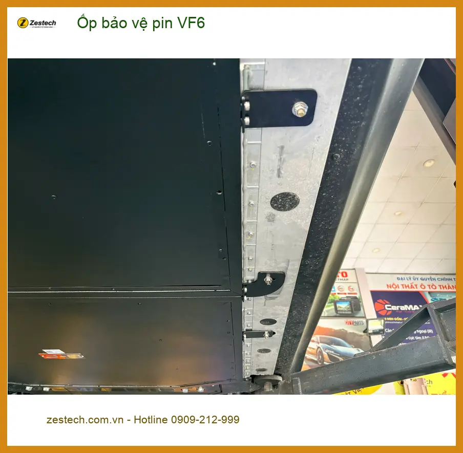 Anh Khải lắp ốp bảo vệ pin VF6 tại Nhà Bè để tăng cường độ bền cho xe ảnh thực tế 2
