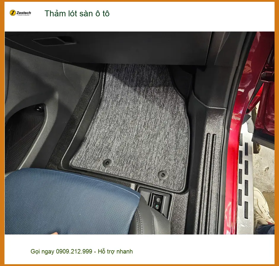 Chị Hương thay thảm lót sàn ô tô Mitsubishi Xpander tại Thủ Đức để dễ vệ sinh