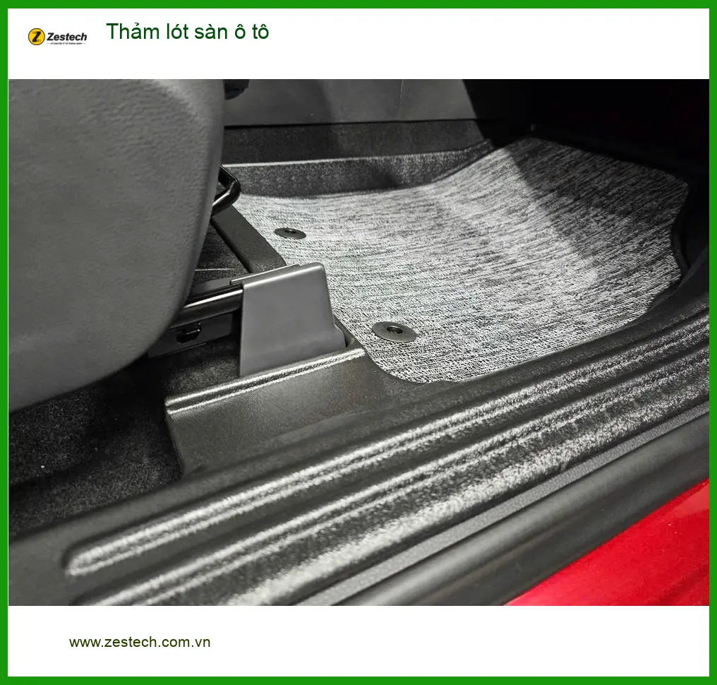 Cô Thúy thay thảm lót sàn ô tô cho Hyundai Accent tại Quận 12