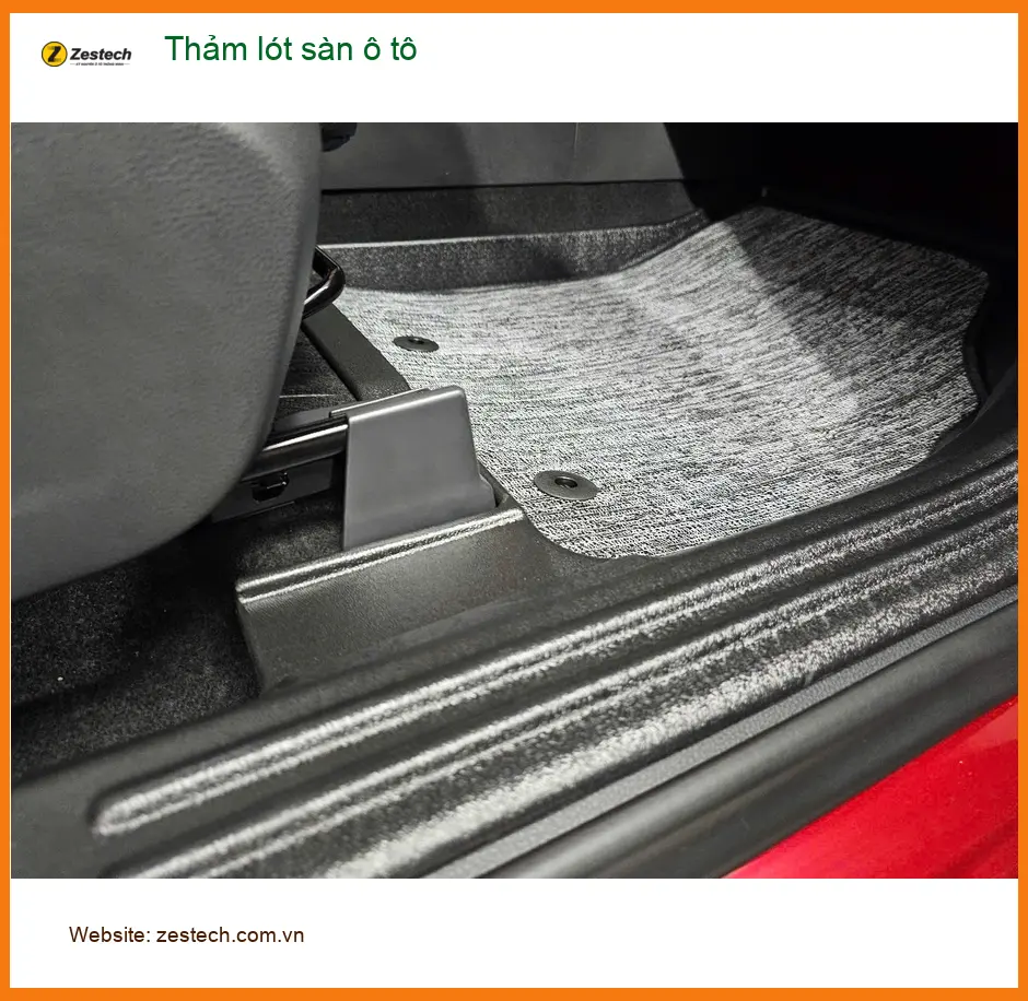 Anh Minh thay thảm lót sàn ô tô Honda CRV tại Nhà Bè để xe luôn sạch sẽ