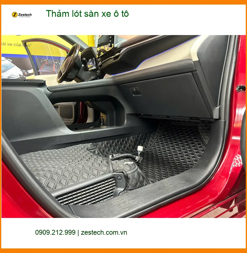 Chị Hà lắp thảm lót sàn ô tô Mazda CX-5 Quận 6 giữ xe luôn sạch mới. ảnh thực tế 3