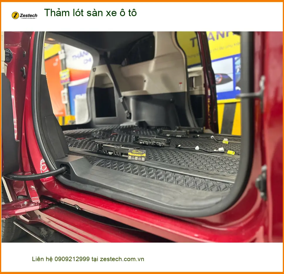 Anh Tuấn Anh thay thảm lót sàn xe ô tô Toyota Raize tại Quận Bình Tân để xe luôn sạch sẽ ảnh thực tế 2