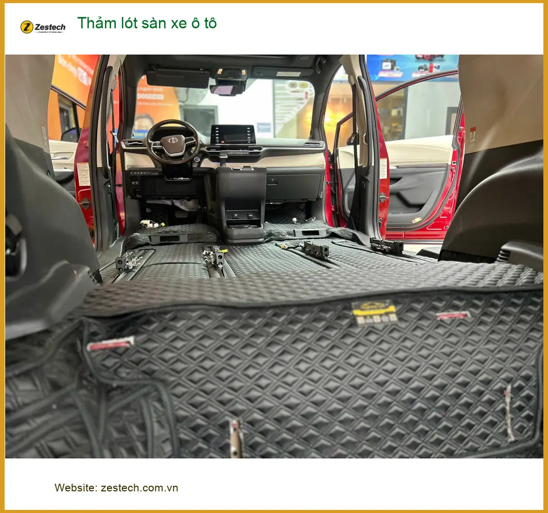 Anh Tuấn Anh thay thảm lót sàn xe ô tô Toyota Raize tại Quận Bình Tân để xe luôn sạch sẽ ảnh thực tế 3
